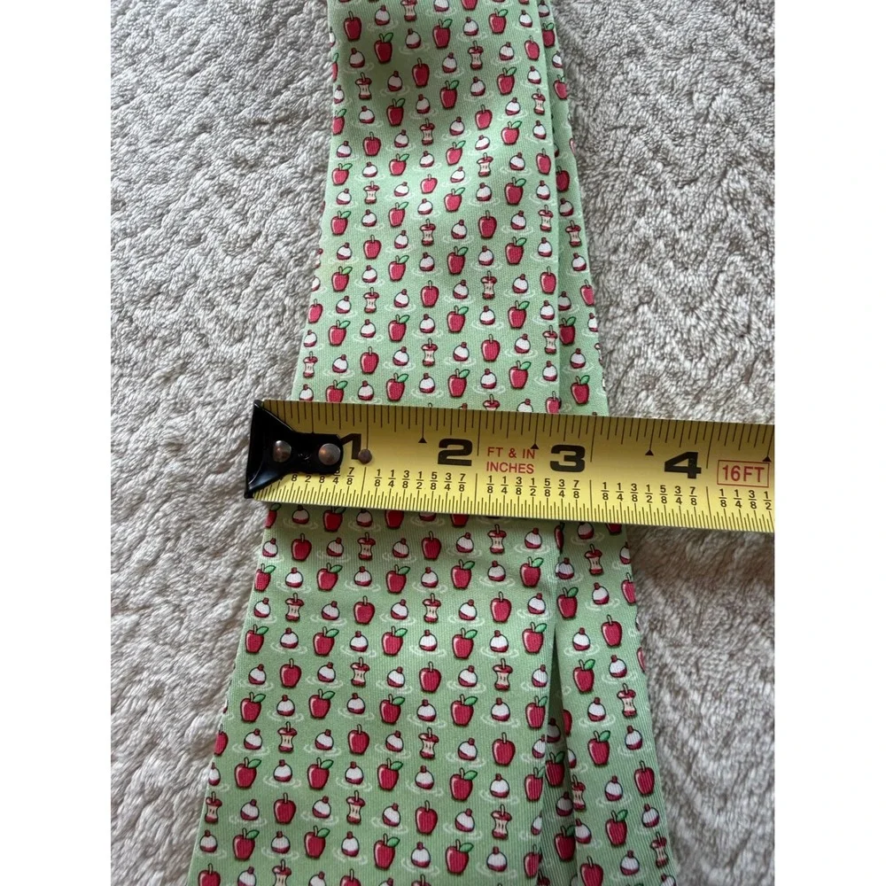 Vineyard Vines Boys Silk Tie Green Bobbing for Apples Pattern Necktie 48 Inch